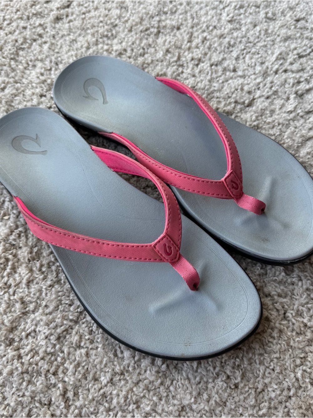 OluKai Women's Gray Footbed Pink Strap Flip Flop Sandals
